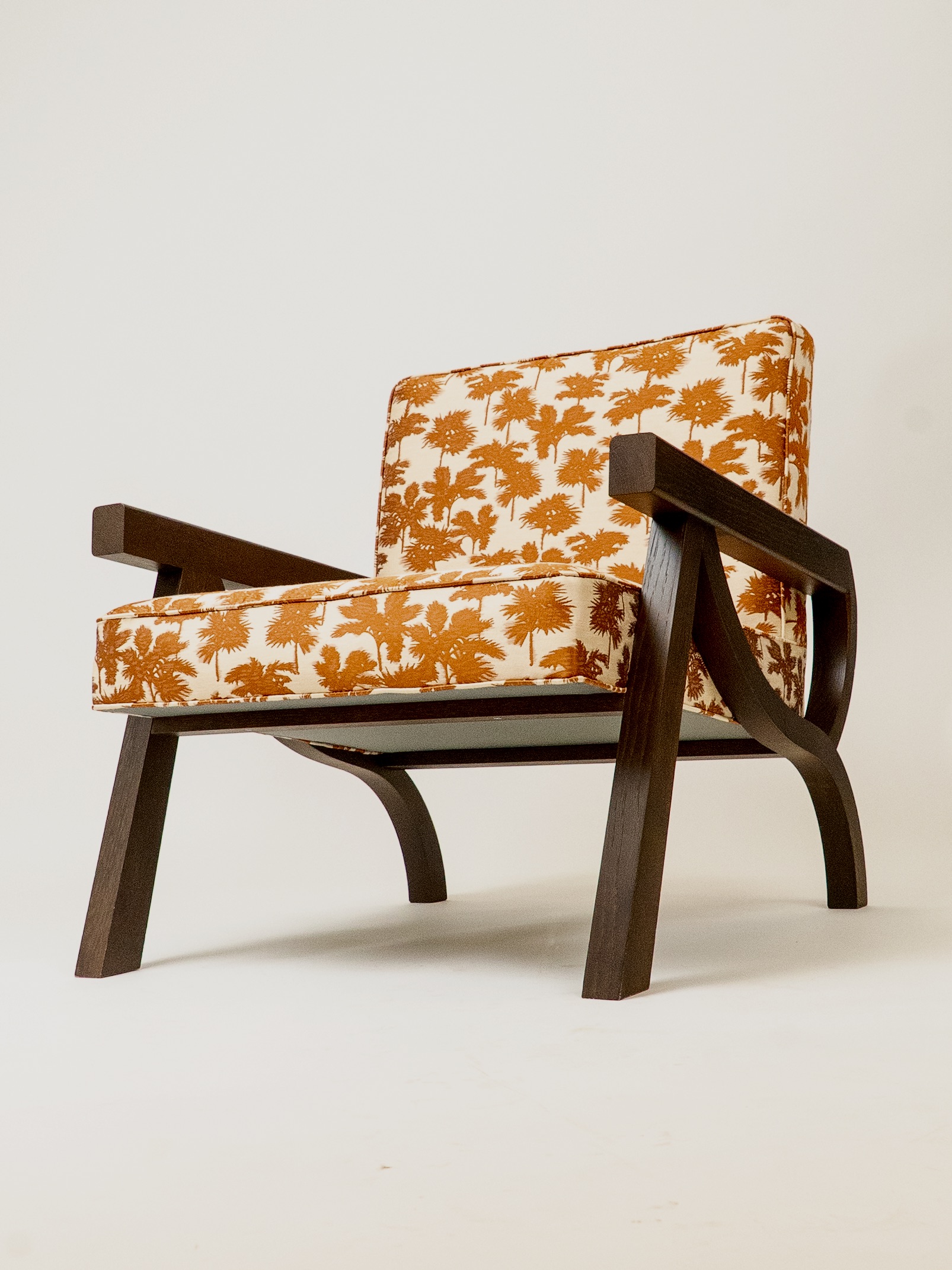 Fauteuil PY-dessous©JamesLJenkins— Courtesy Anne Jacquemin Sablon Gallery