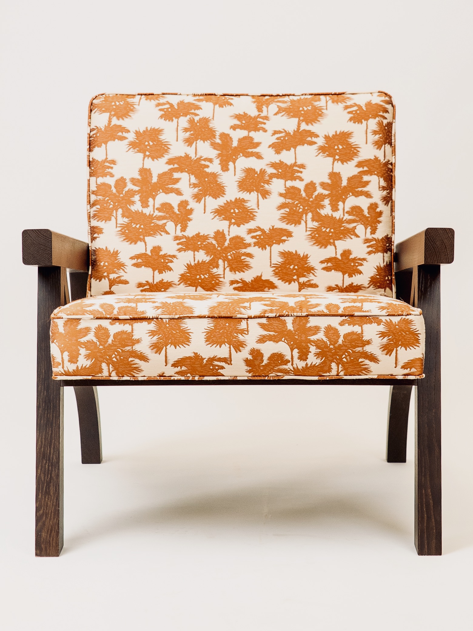 Fauteuil PY-face©JamesLJenkins— Courtesy Anne Jacquemin Sablon Gallery